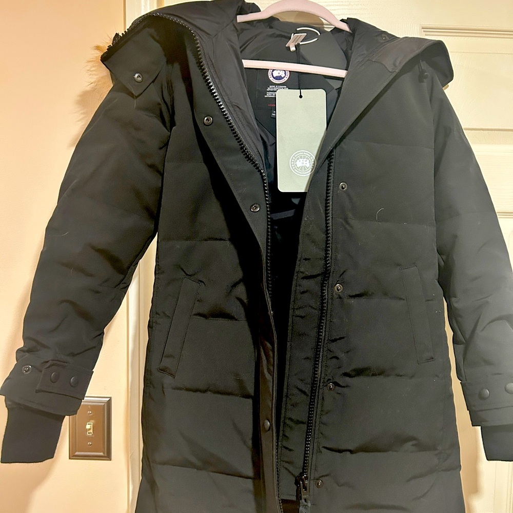 New with tags -Canada Goose Shelburne Parka Fur Trim Coat XS
